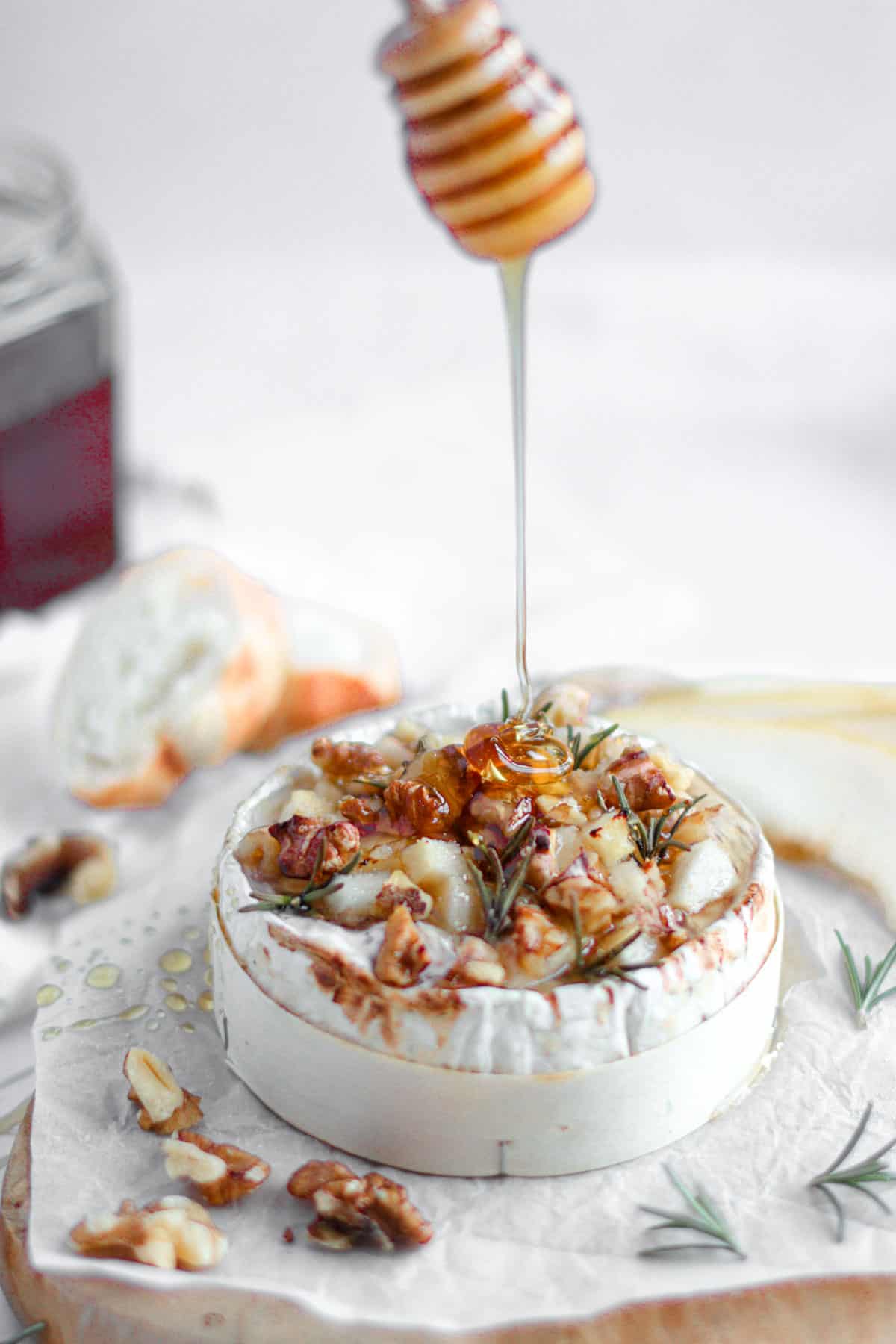 Baked Camembert with Pear (5-MINUTE prep!) - That Cute Dish!