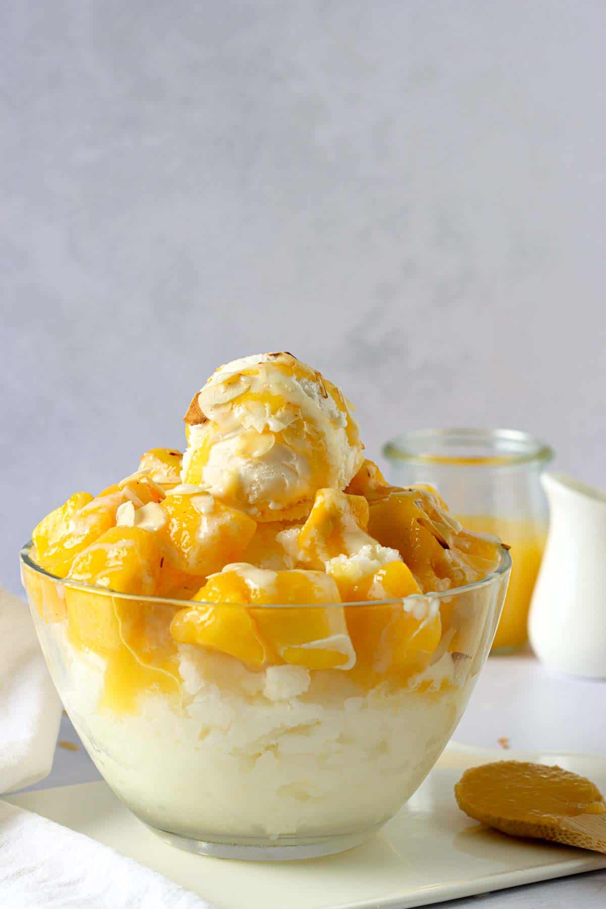 https://www.thatcutedish.com/wp-content/uploads/2023/05/mango-bingsu-korean-shaved-ice-4.jpg