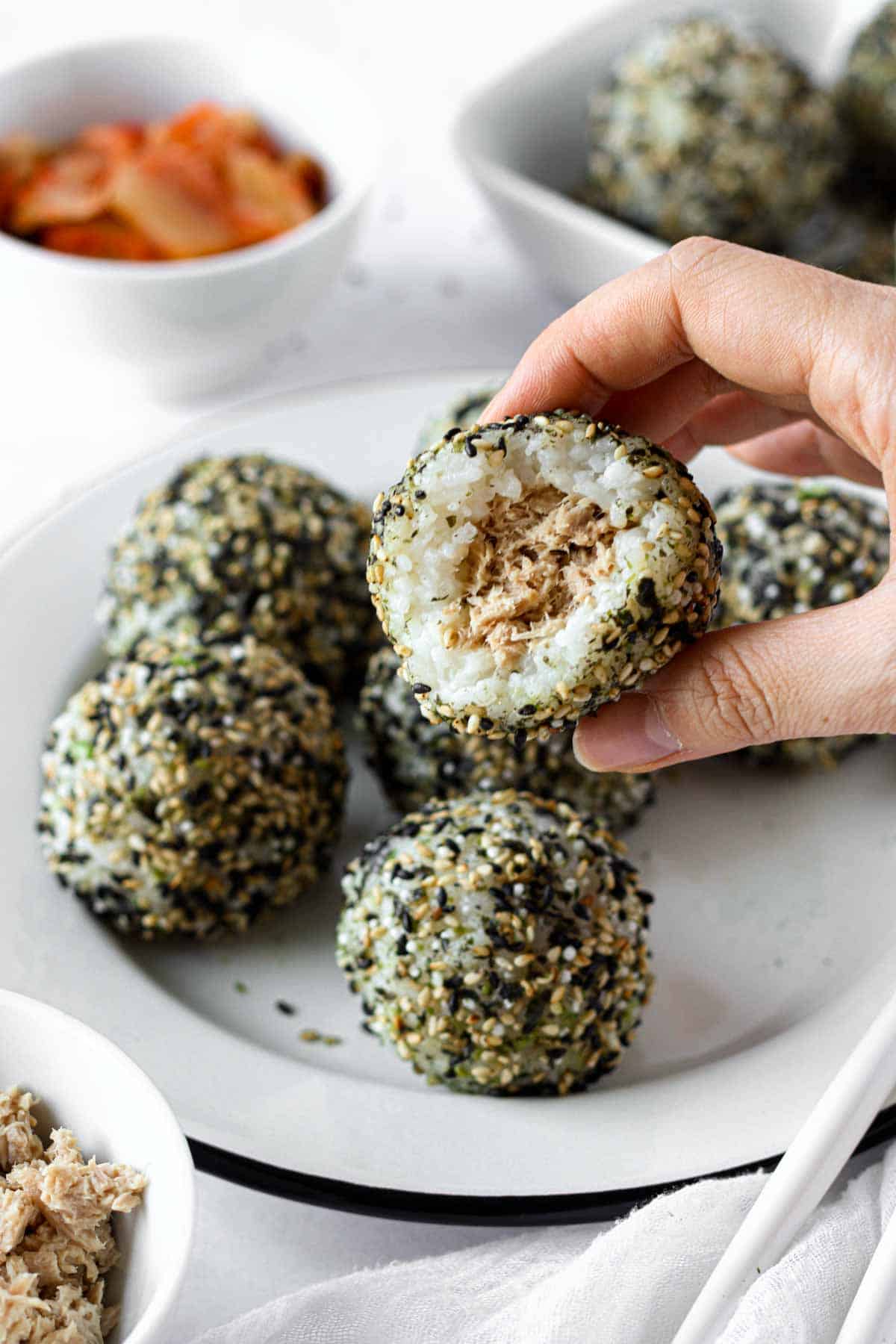 photo of a jumeokbap showing the tuna filling.