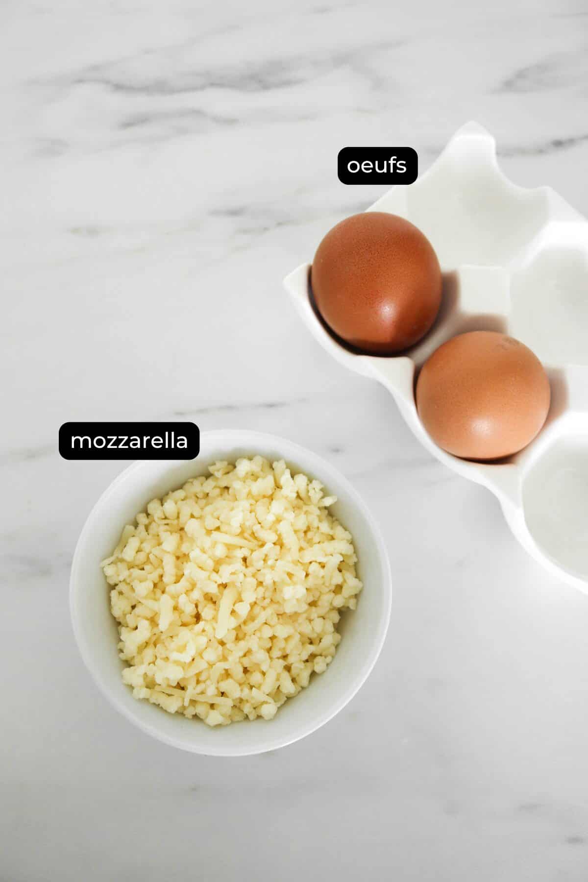 ingrédients pour faire du riz frit au kimchi avec anneau oeufs et fromage