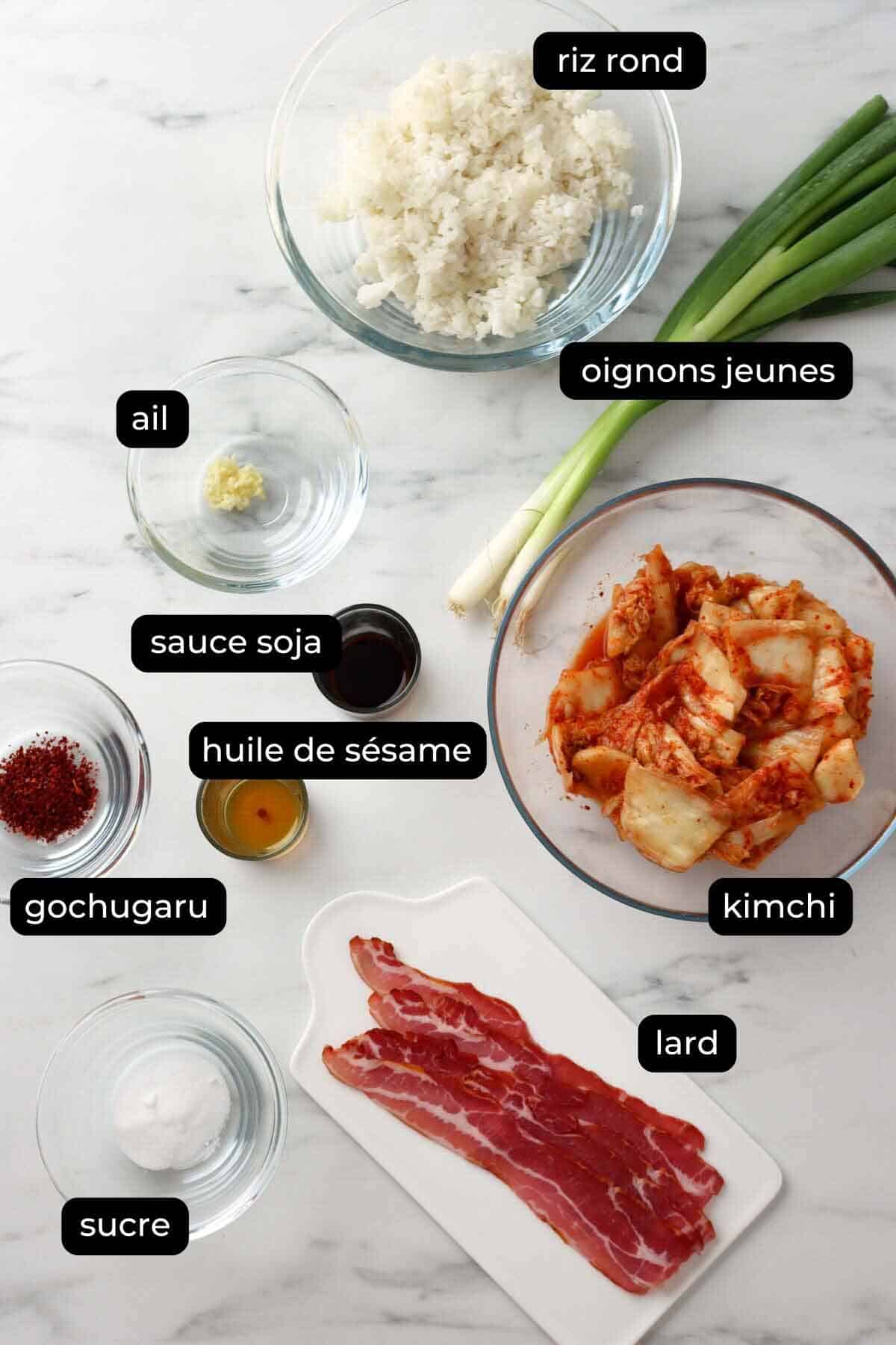 ingrédients pour faire du riz frit au kimchi